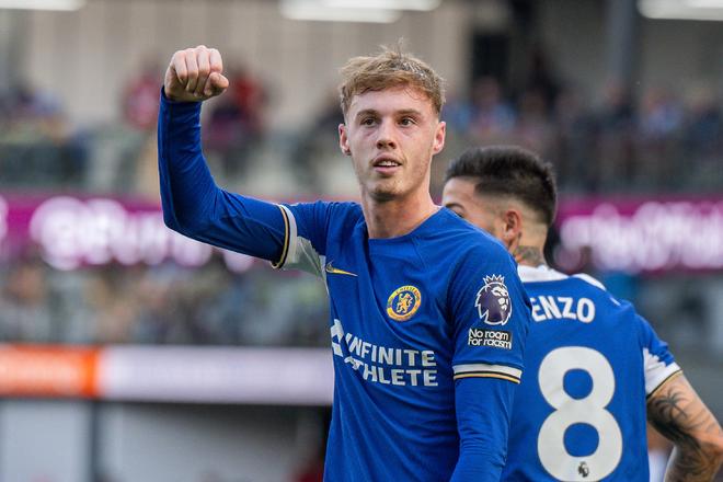 梦幻联动！T1四人组造访拜仁主场，领取印有自己名字的拜仁队服