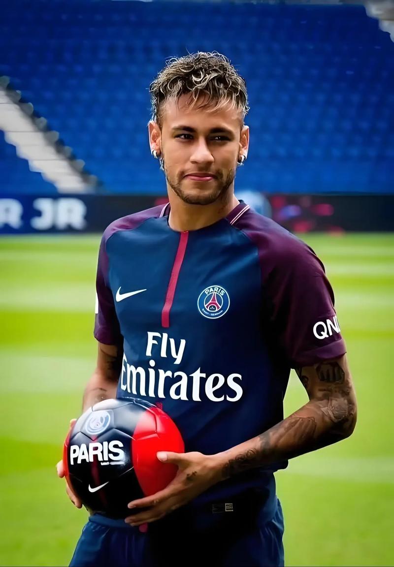 荷兰客战波兰：范戴克、廷贝尔、加克波首发，莱万出战