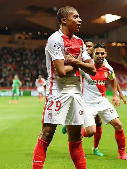 港队本月亚洲杯预选赛大名单：陈晋一领衔中超、中甲8将入选