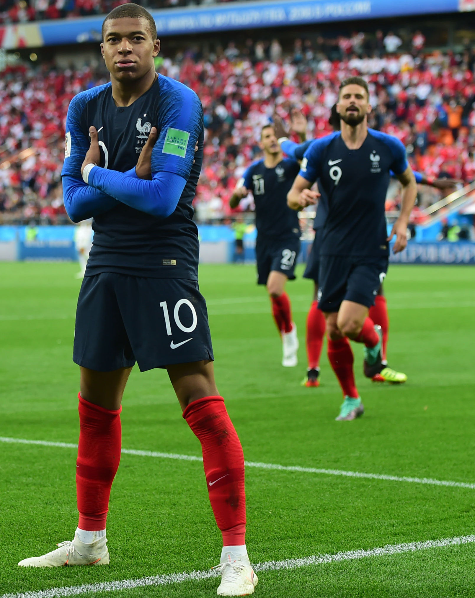 昆萨：在药厂效力获得国家队征召很正常，希望在主场拿下纽卡