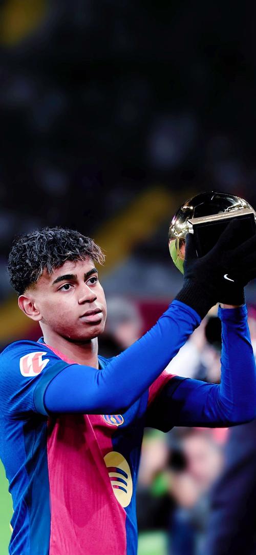 前锋关键射门锁定胜局