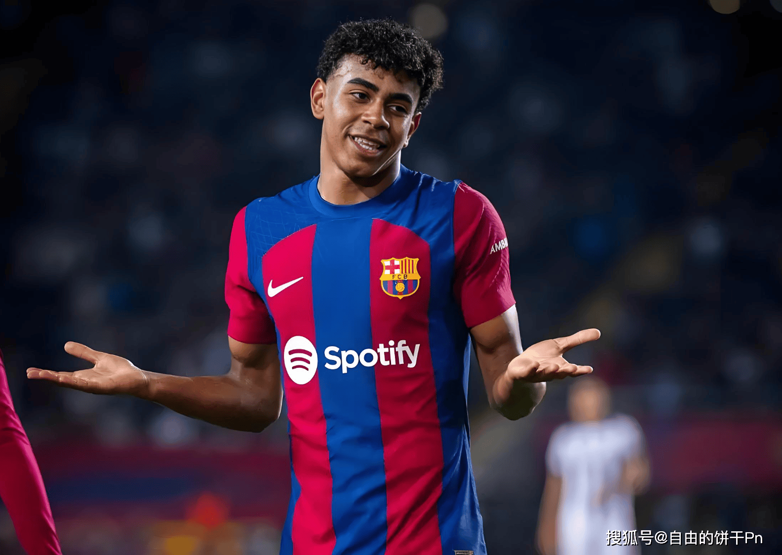 拓记：克林根争抢篮板后一瘸一拐走向替补席，赛前左小腿就有挫伤