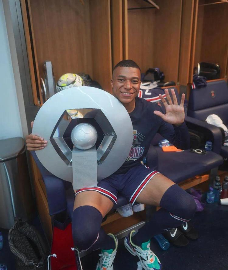 曼联中场组织乏力