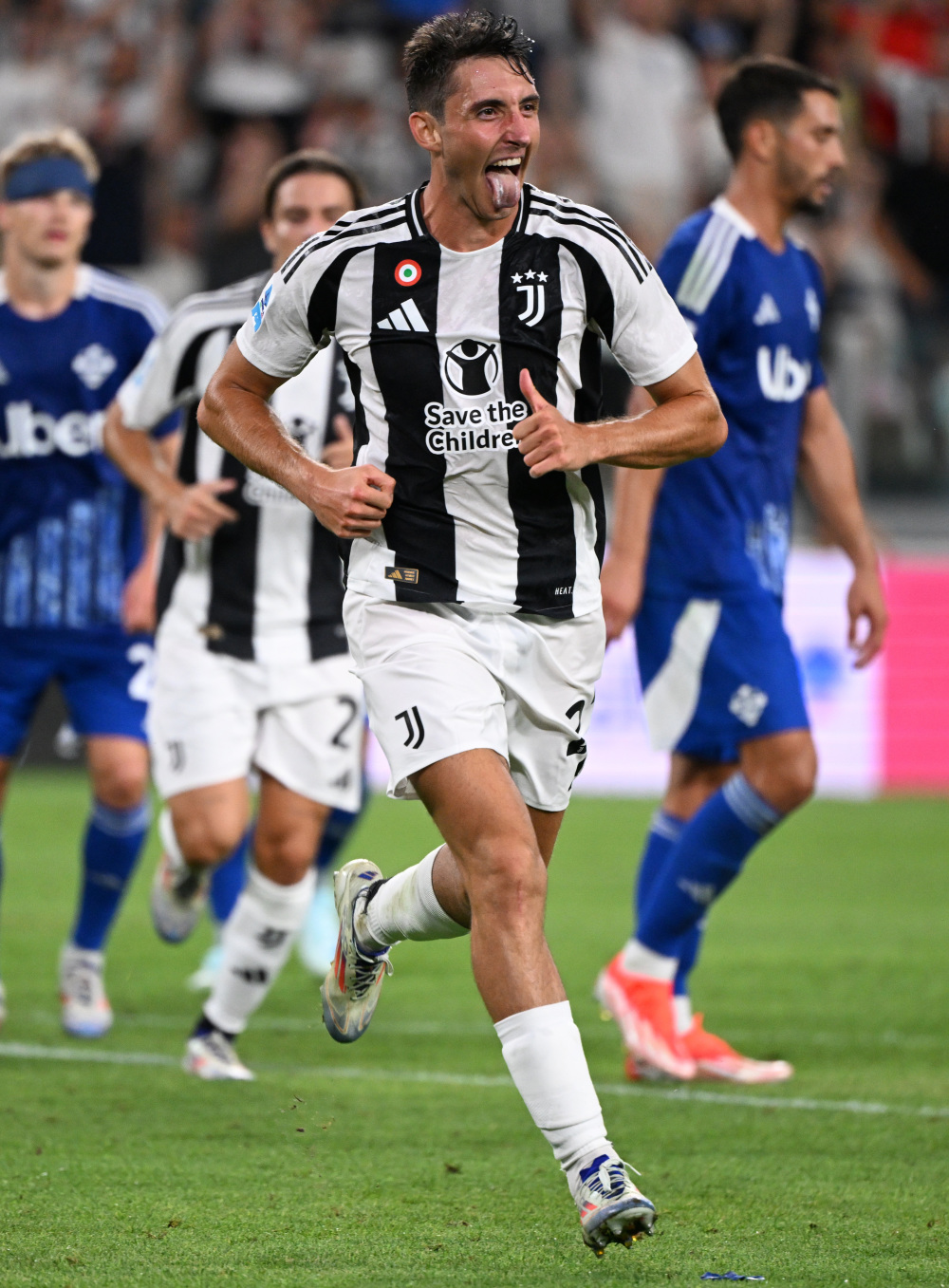 图赫尔：贝林厄姆被换下时很沮丧？因为他有一张黄牌